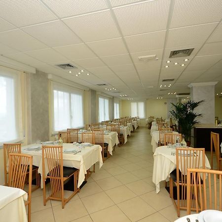 Hotel Lido Mazzini Лоано Екстериор снимка