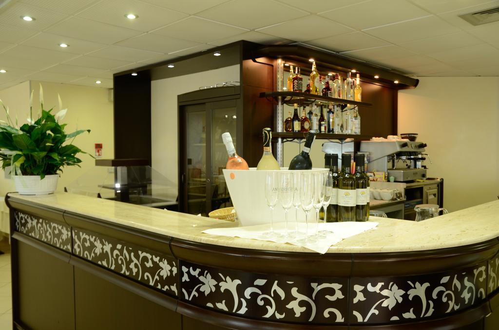 Hotel Lido Mazzini Лоано Екстериор снимка