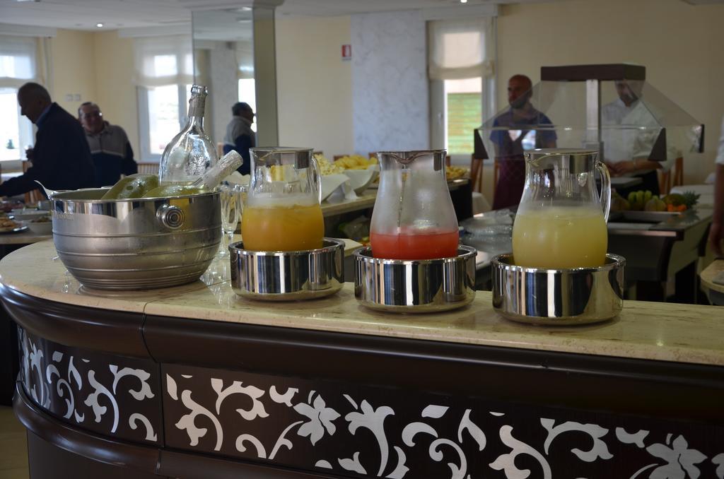 Hotel Lido Mazzini Лоано Екстериор снимка