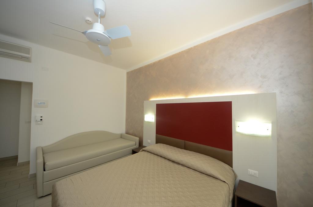 Hotel Lido Mazzini Лоано Стая снимка