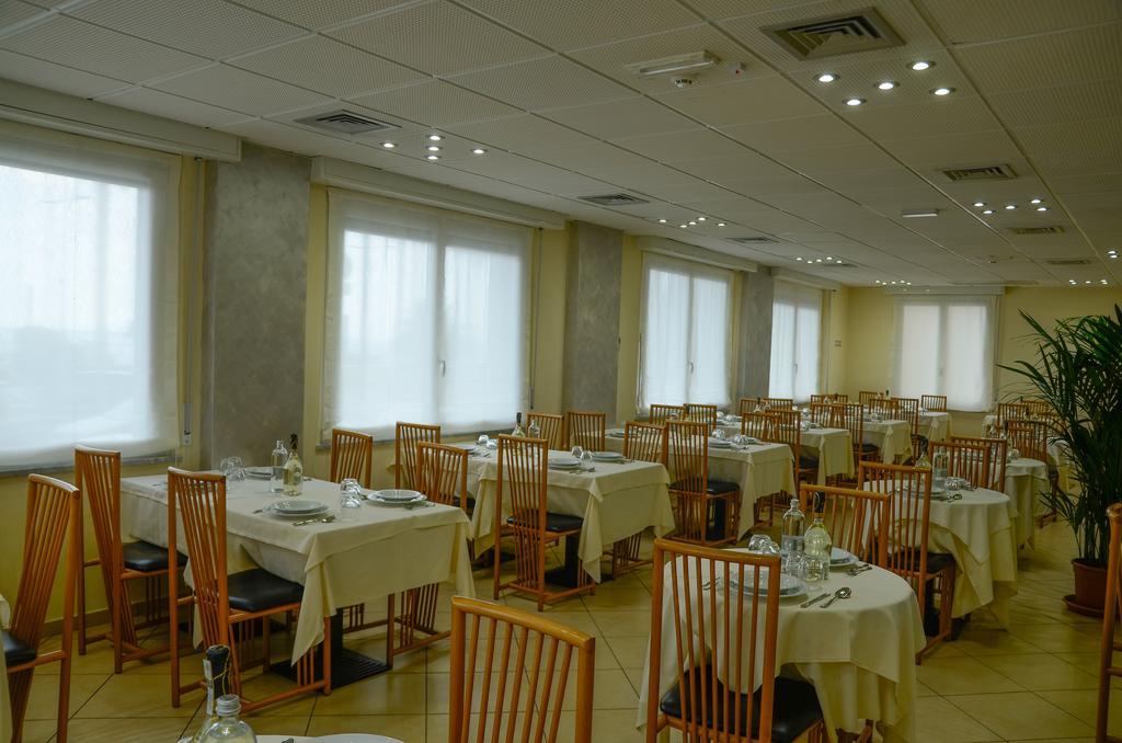 Hotel Lido Mazzini Лоано Екстериор снимка