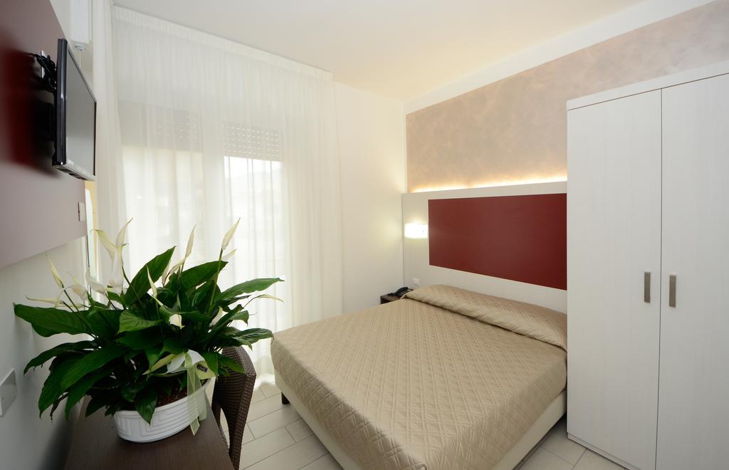 Hotel Lido Mazzini Лоано Екстериор снимка
