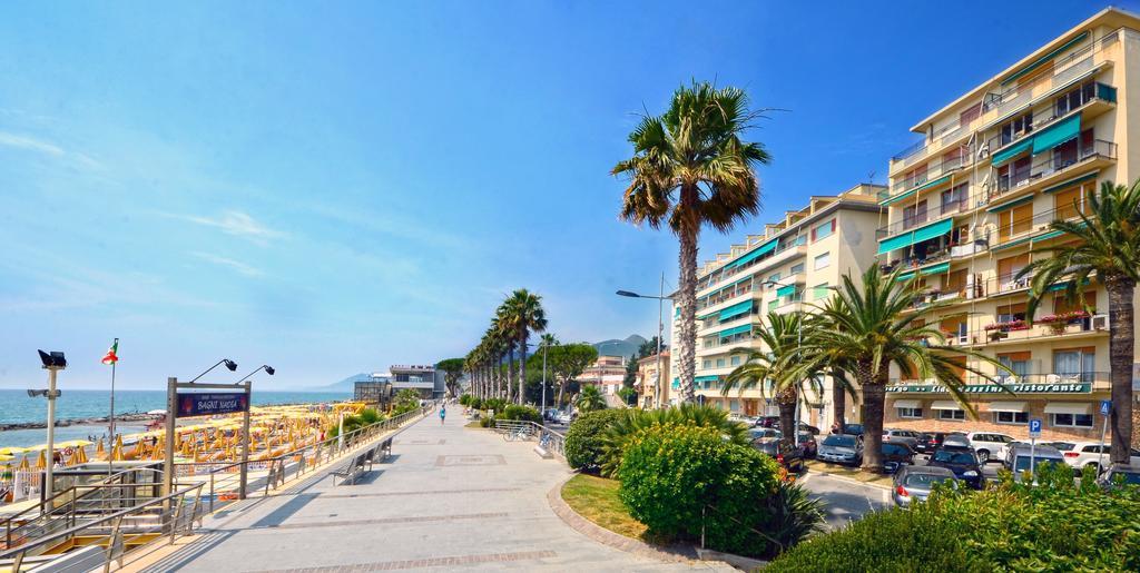 Hotel Lido Mazzini Лоано Екстериор снимка