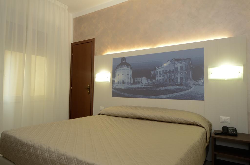 Hotel Lido Mazzini Лоано Стая снимка