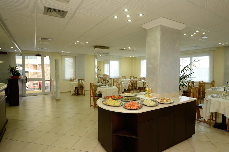 Hotel Lido Mazzini Лоано Екстериор снимка